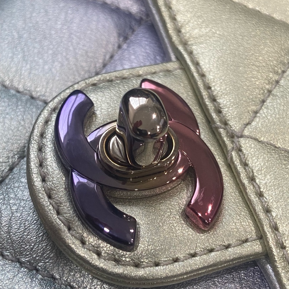 🔥🔥Chanel Iridescent Metallic Clutch - Picture 6 of 15